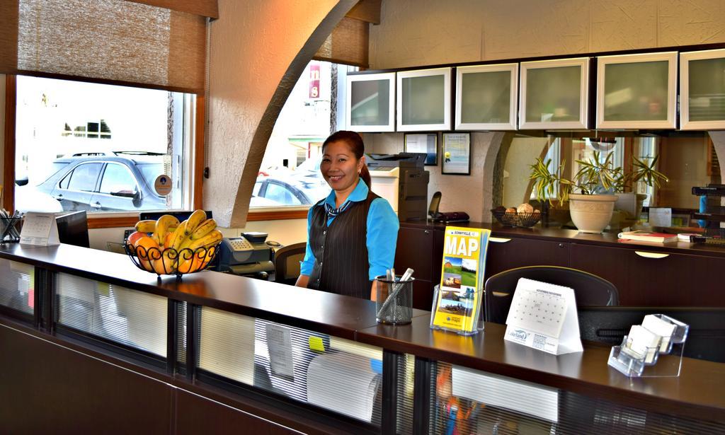 Centre Suite Inns Motel Bonnyville Zewnętrze zdjęcie