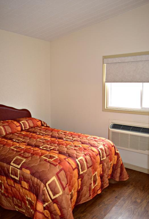 Centre Suite Inns Motel Bonnyville Zewnętrze zdjęcie