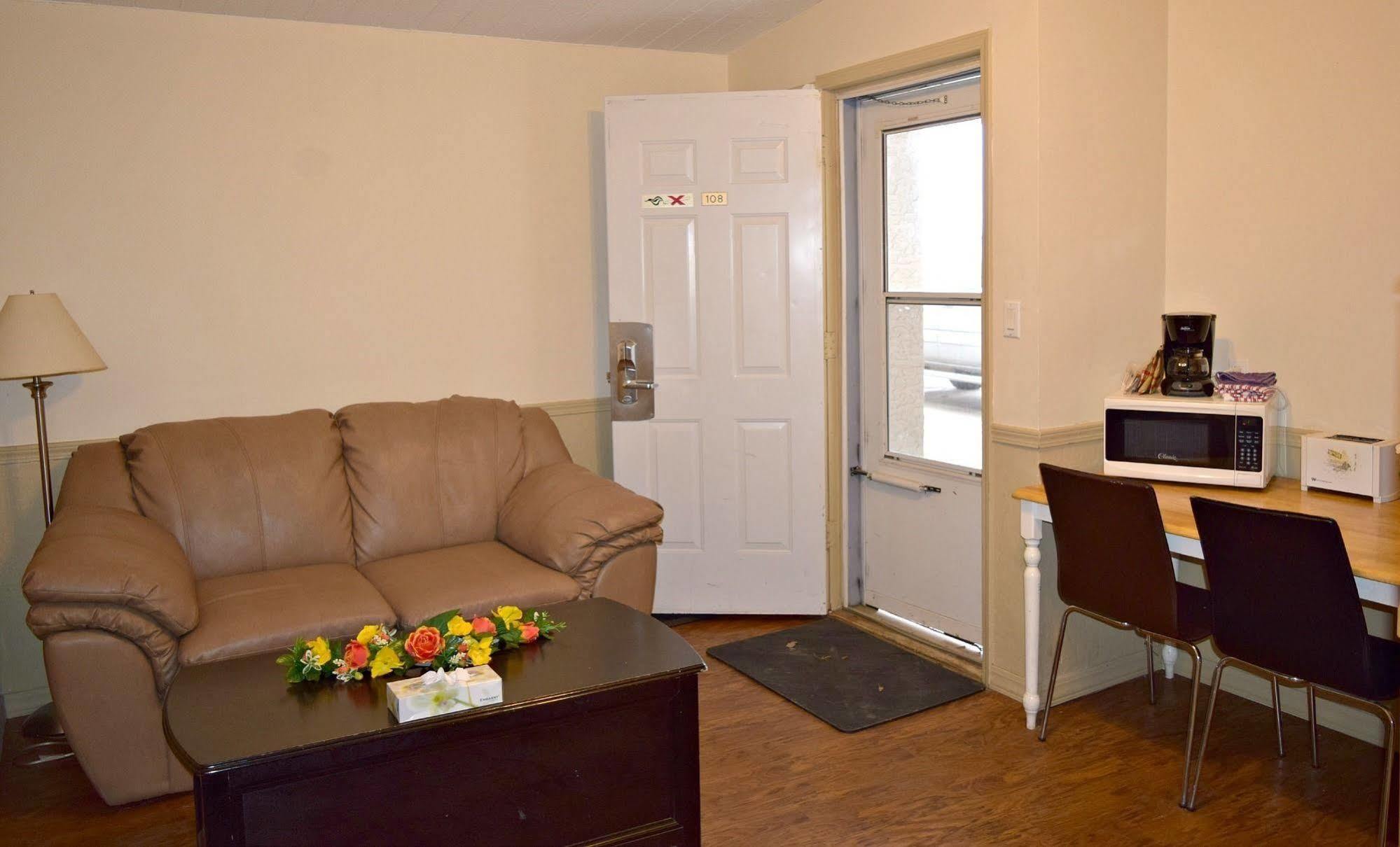 Centre Suite Inns Motel Bonnyville Zewnętrze zdjęcie