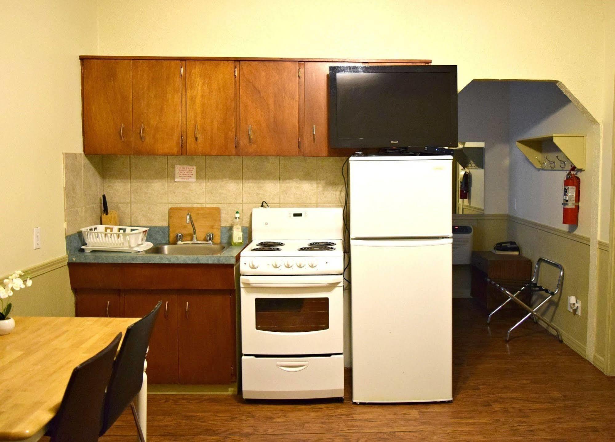 Centre Suite Inns Motel Bonnyville Zewnętrze zdjęcie