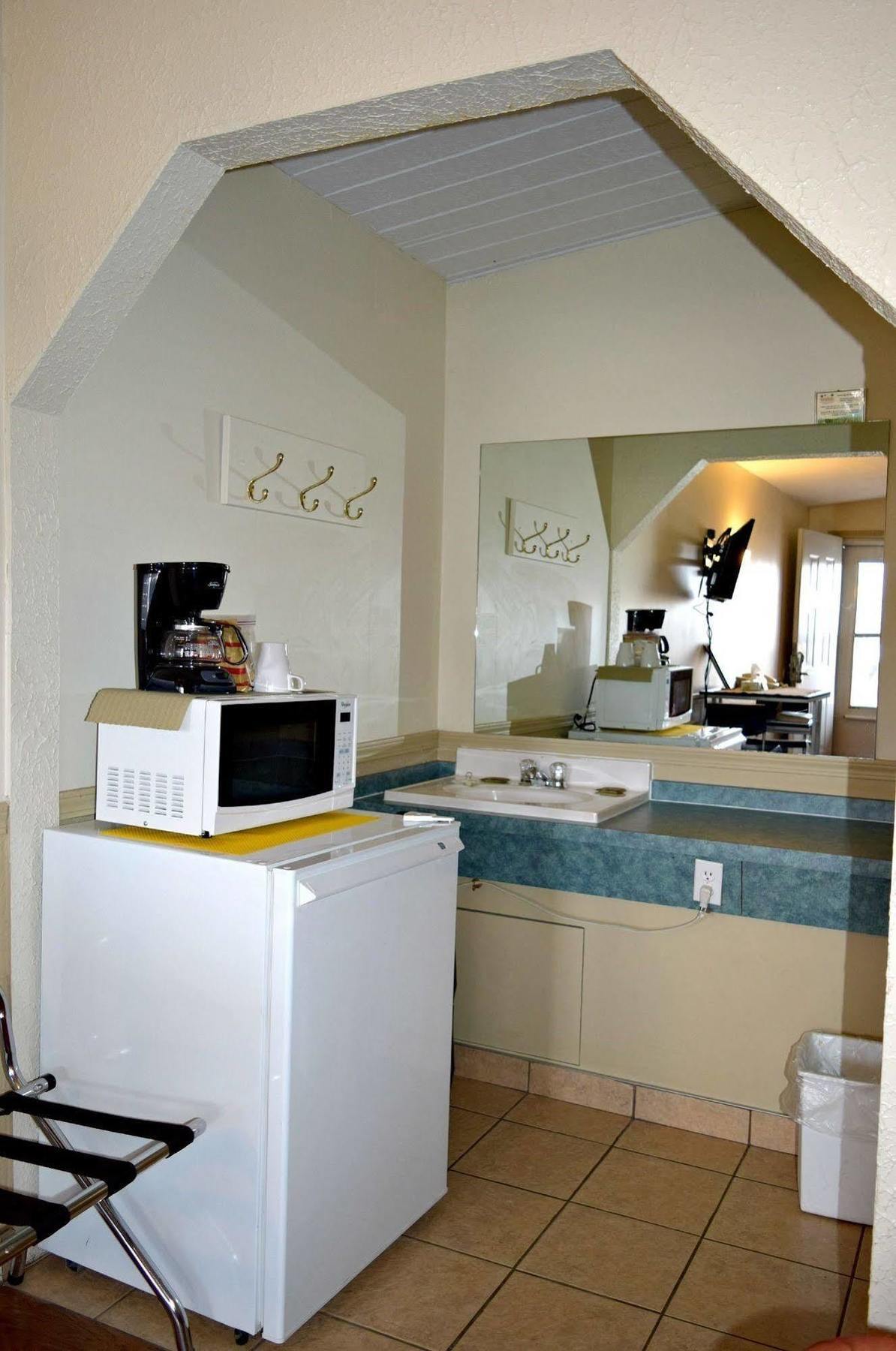 Centre Suite Inns Motel Bonnyville Zewnętrze zdjęcie